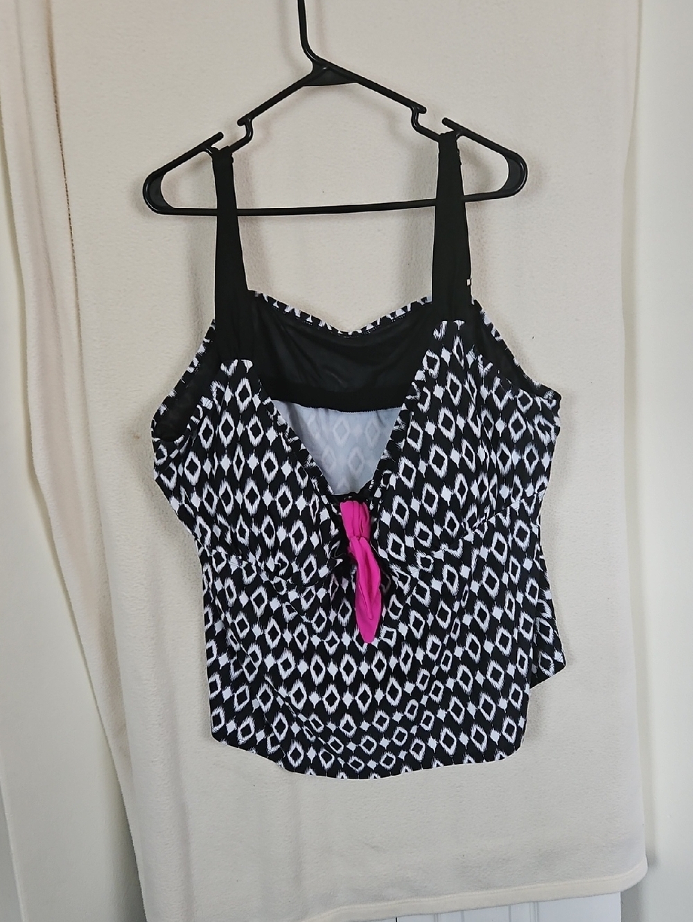Catherines Black & White Geometric Swim Tankini Top with Pink Front.